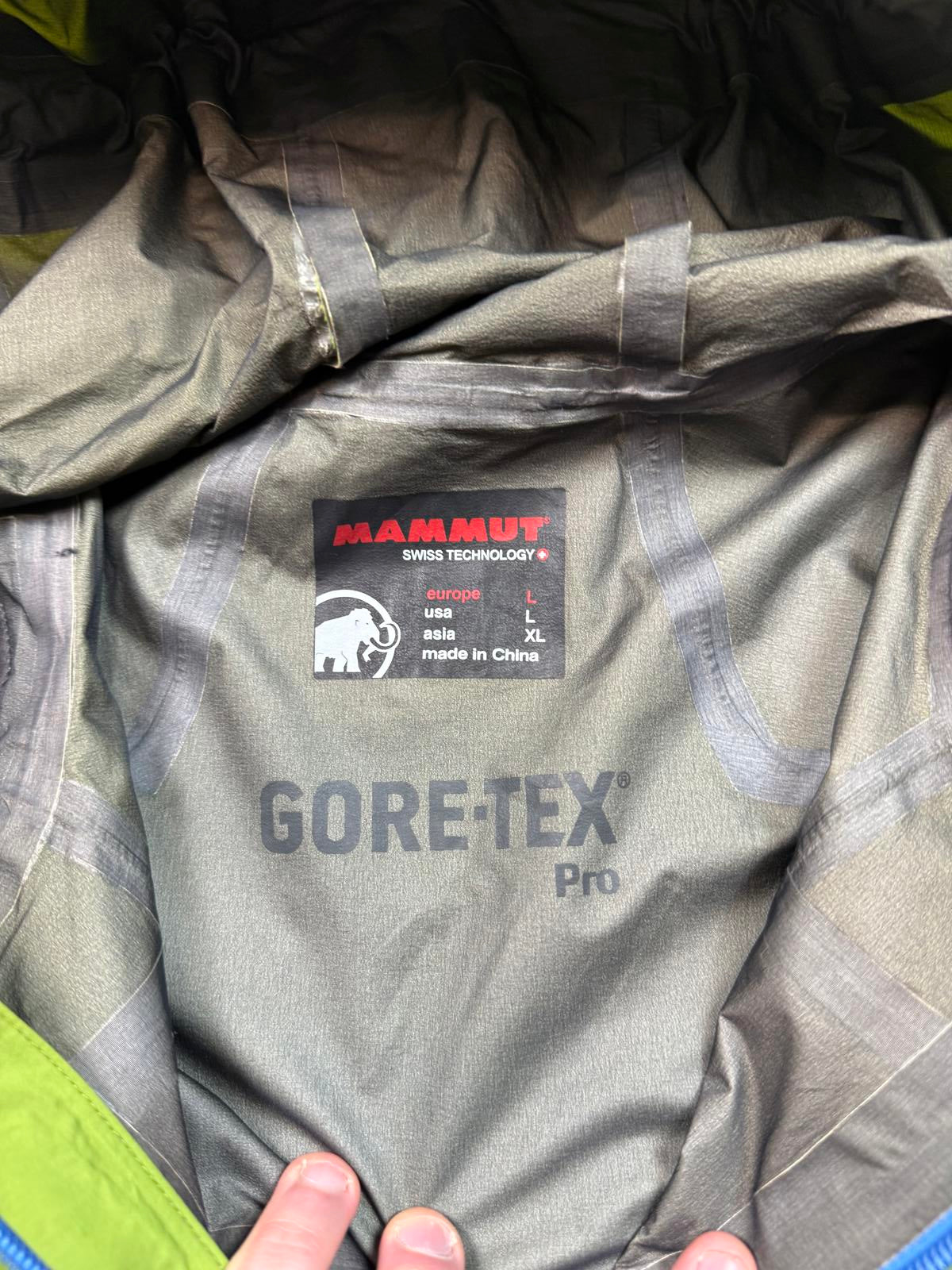 Mammut goretex waterproof jacket (L)