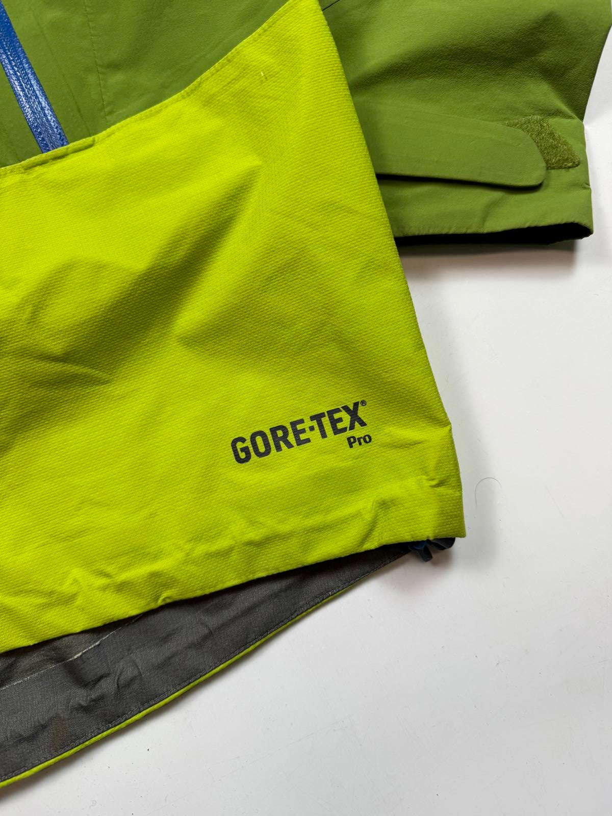 Mammut goretex waterproof jacket (L)