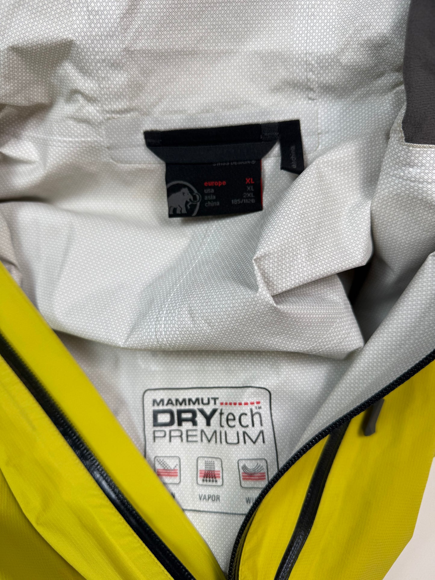Mammut dry tech premium waterproof jacket (XL)