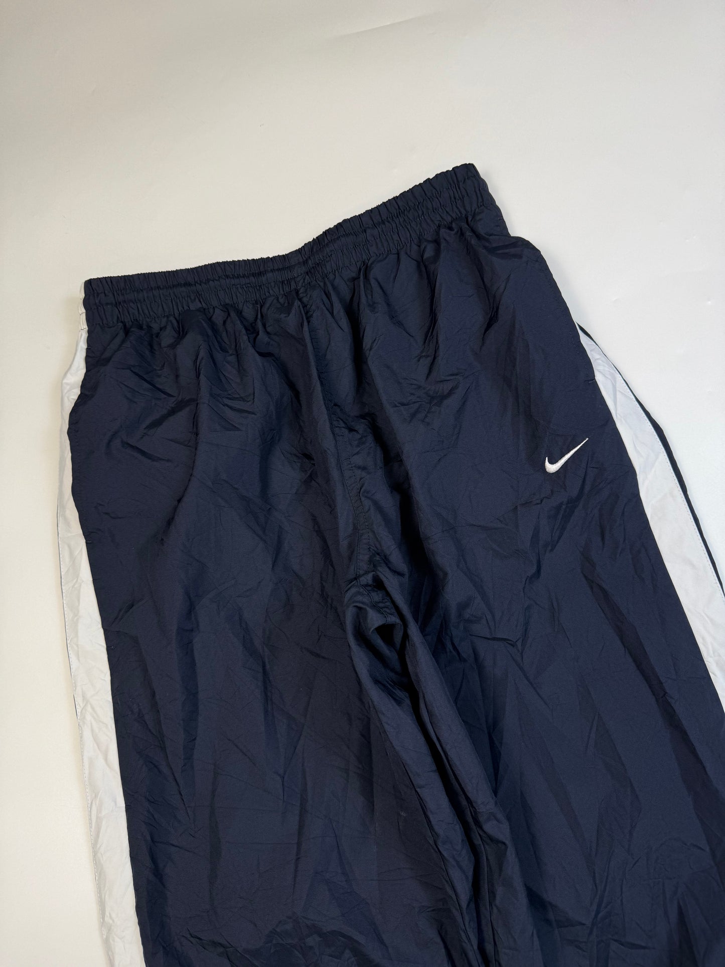 Vintage Nike side stripe baggy track pants (M)