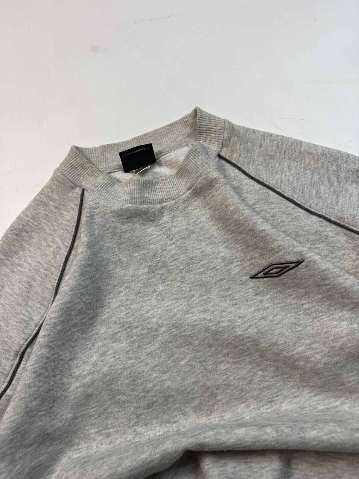 Vintage Y2K Umbro small logo sweatshirt (S)