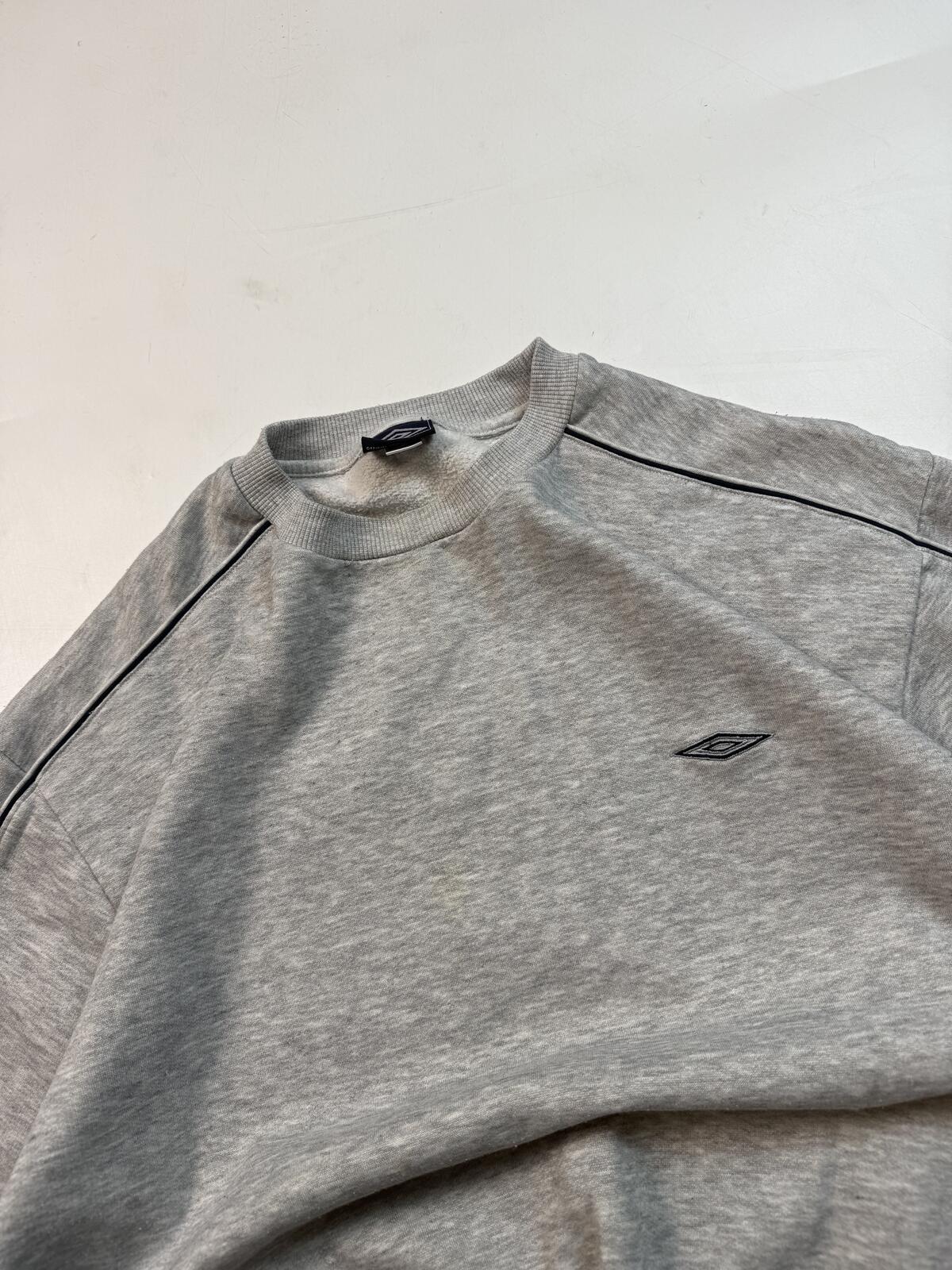 Vintage Y2K Umbro small logo sweatshirt (L)