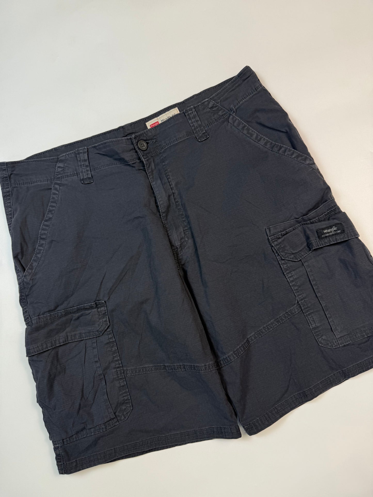 Vintage Wrangler baggy cargo shorts (W36)