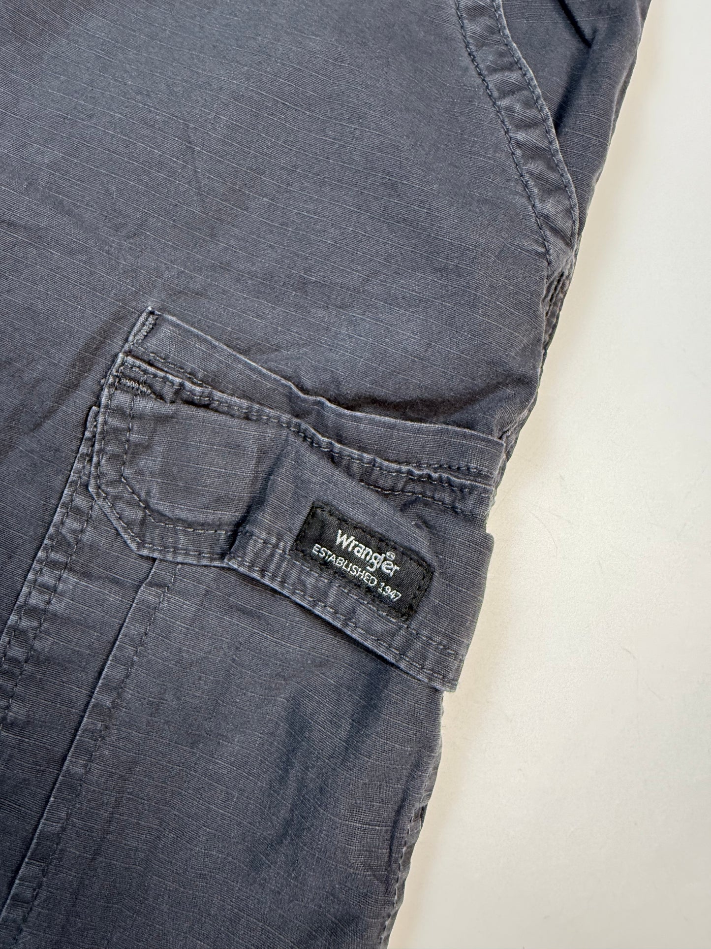 Vintage Wrangler baggy cargo shorts (W36)