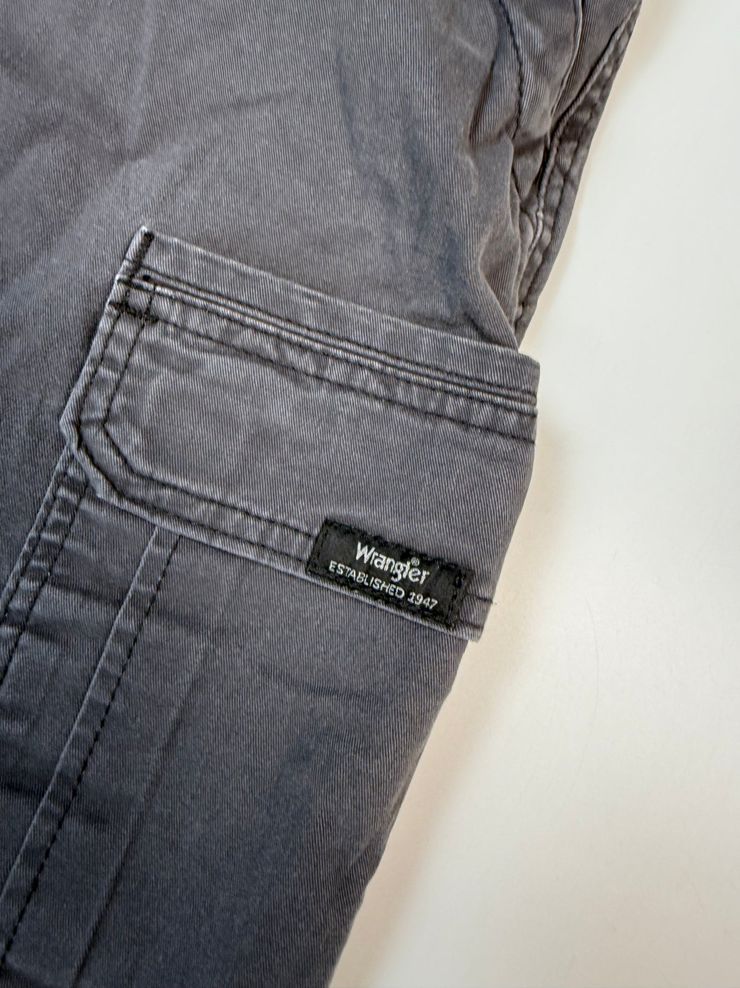 Vintage Wrangler baggy cargo shorts (W38)