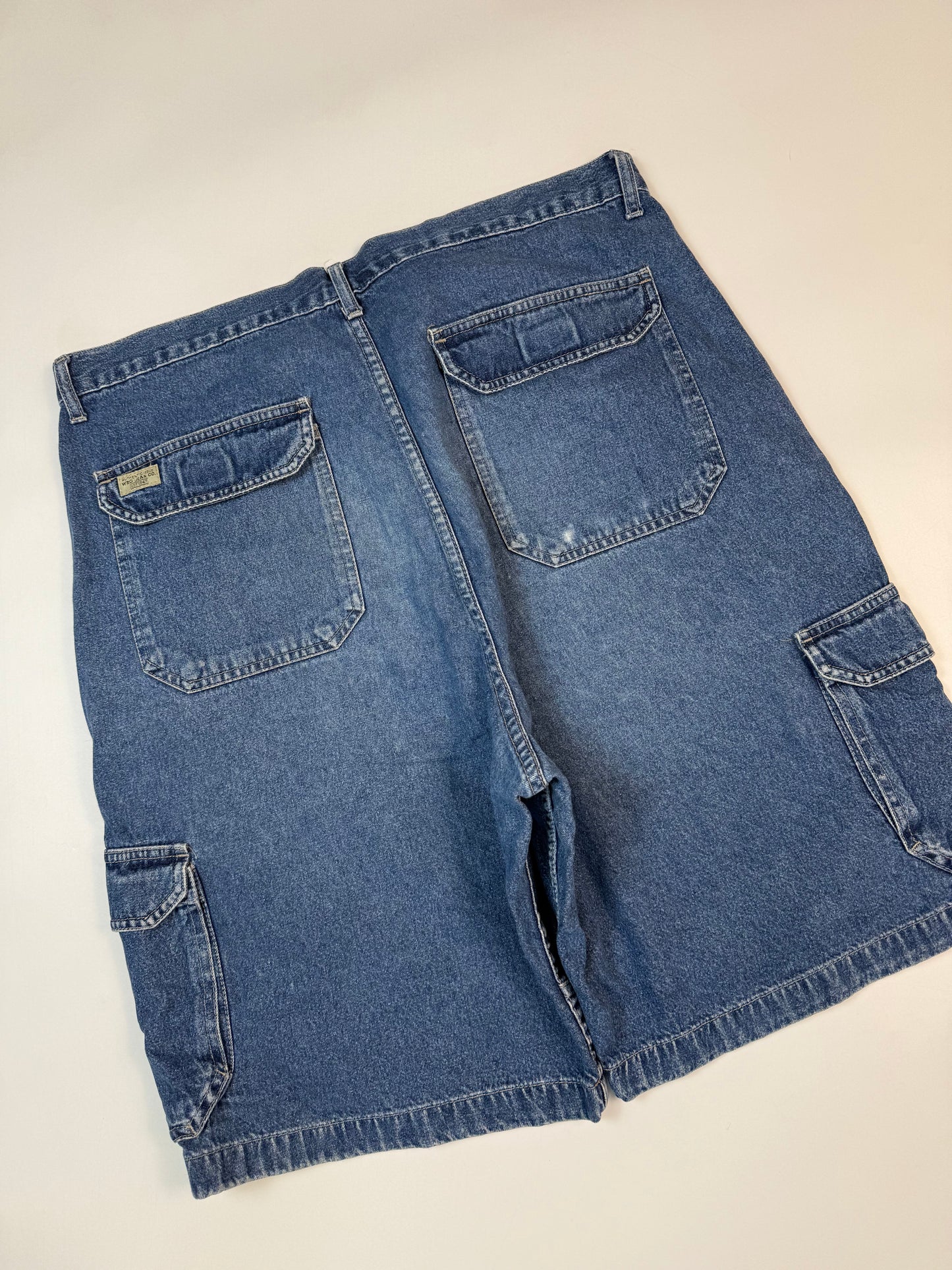 Vintage Wrangler baggy cargo jorts (W38)