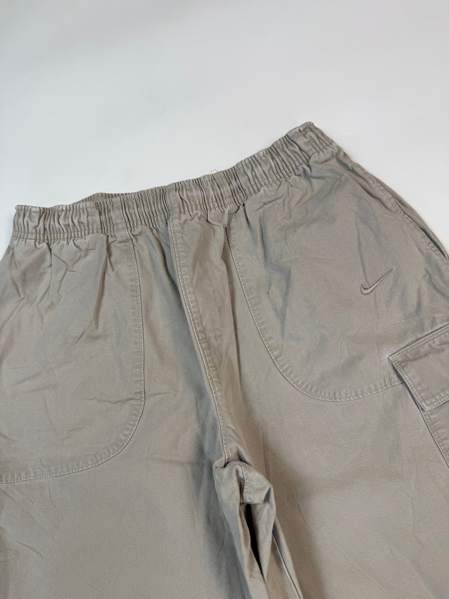 Vintage Nike mini swoosh baggy shorts (M)