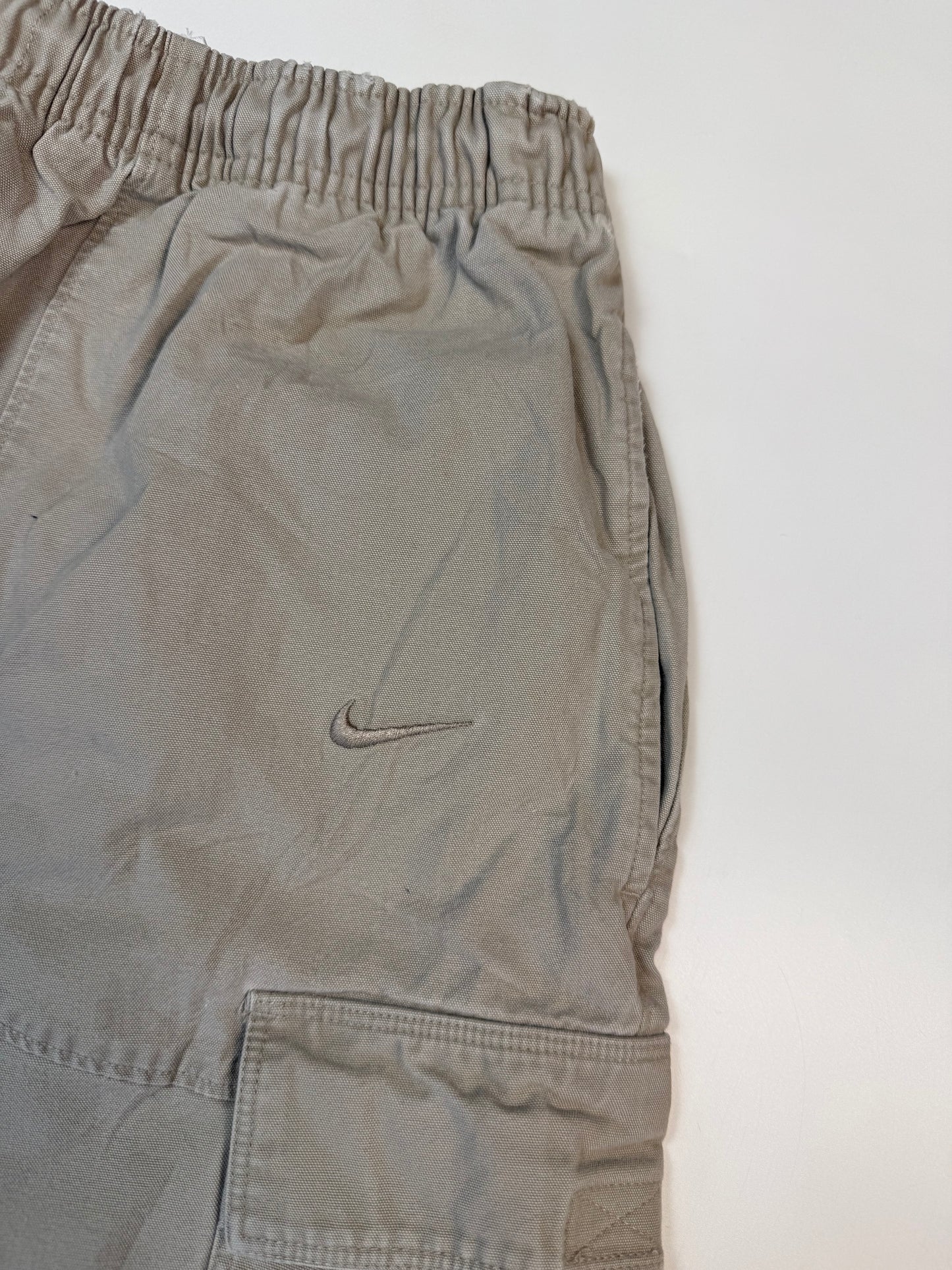 Vintage Nike mini swoosh baggy shorts (M)