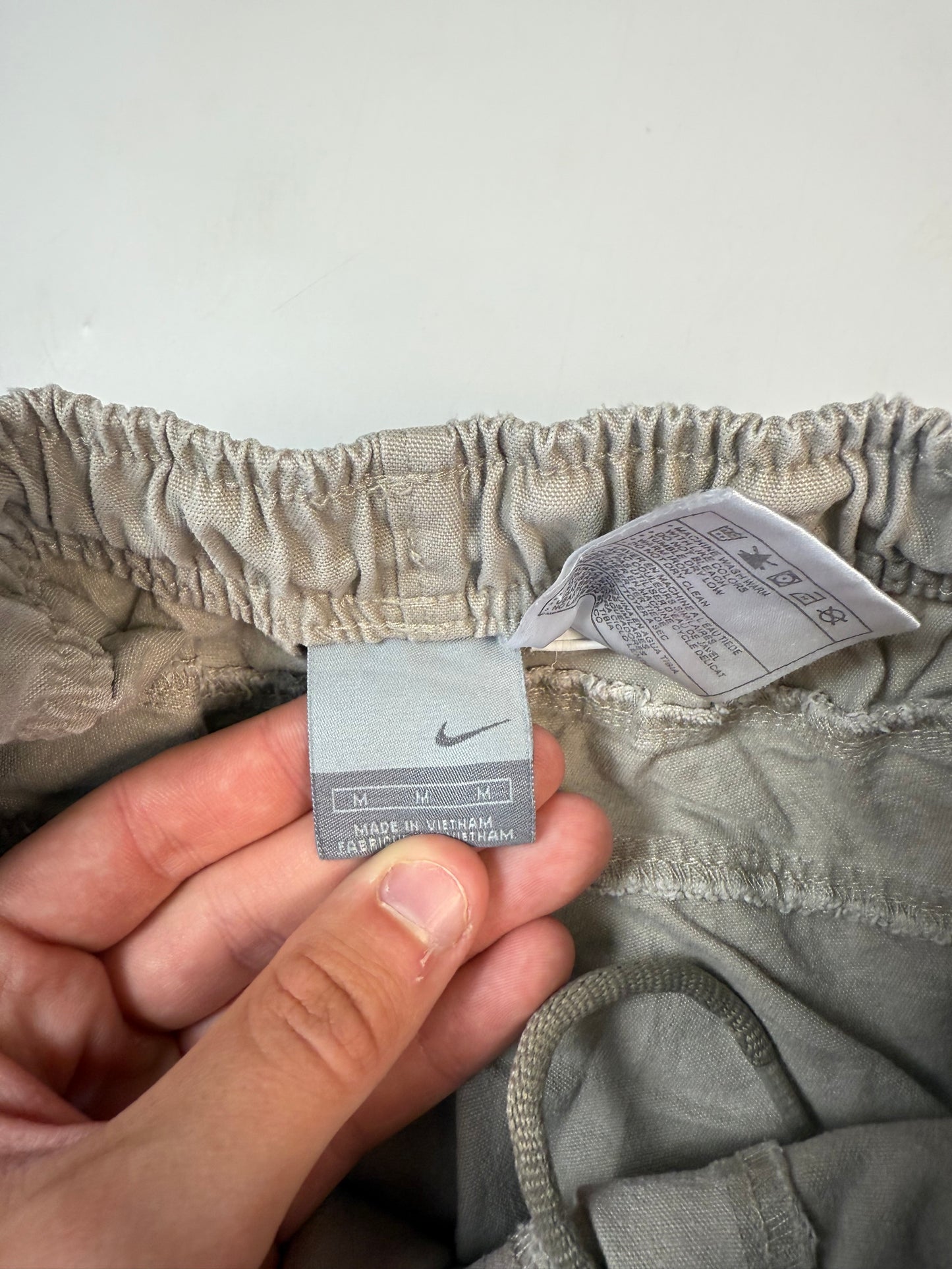 Vintage Nike mini swoosh baggy shorts (M)