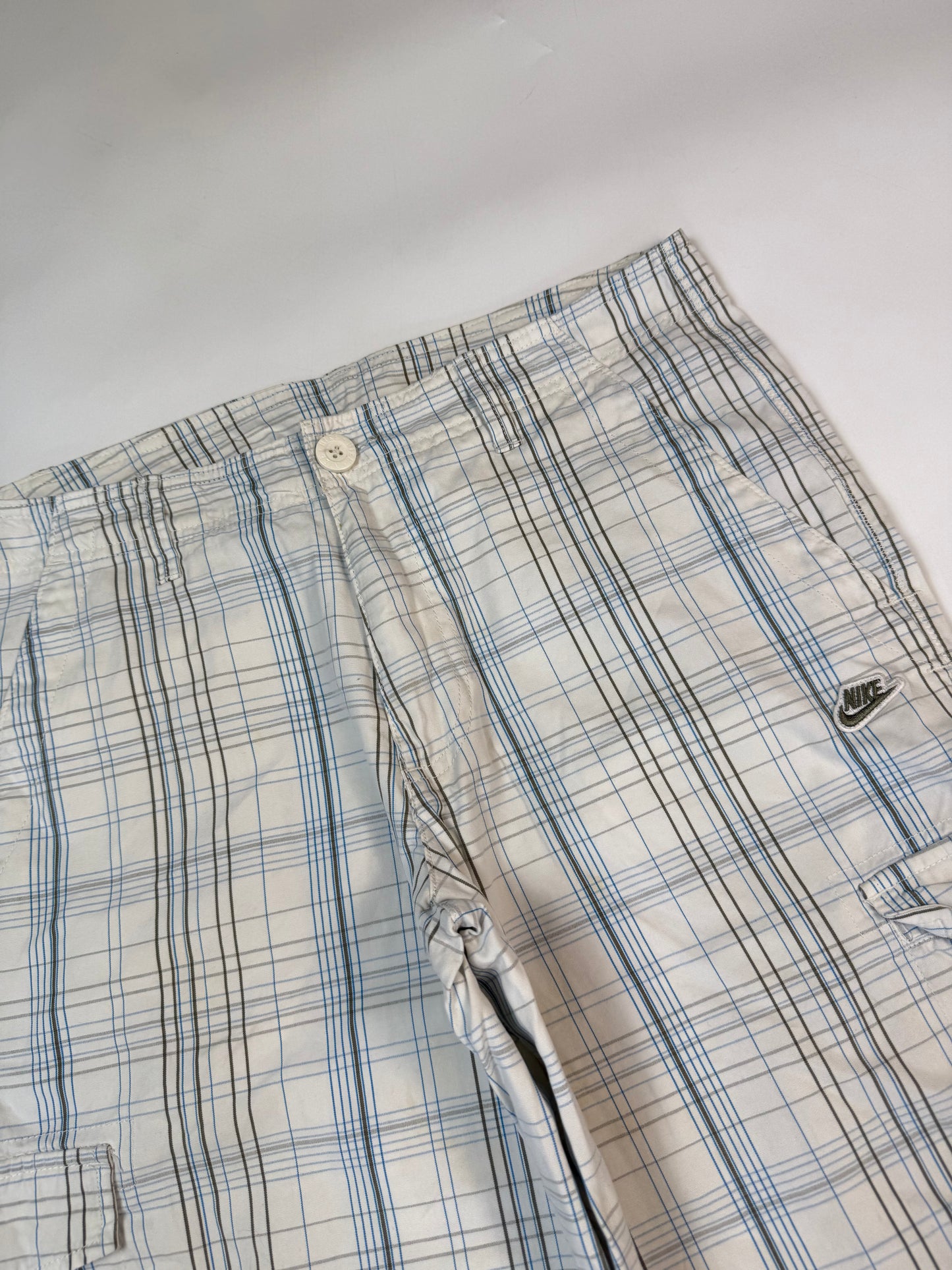 Vintage Nike baggy checkered cargo shorts (W32)