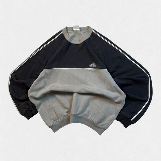 Vintage Adidas small logo sweatshirt (L)