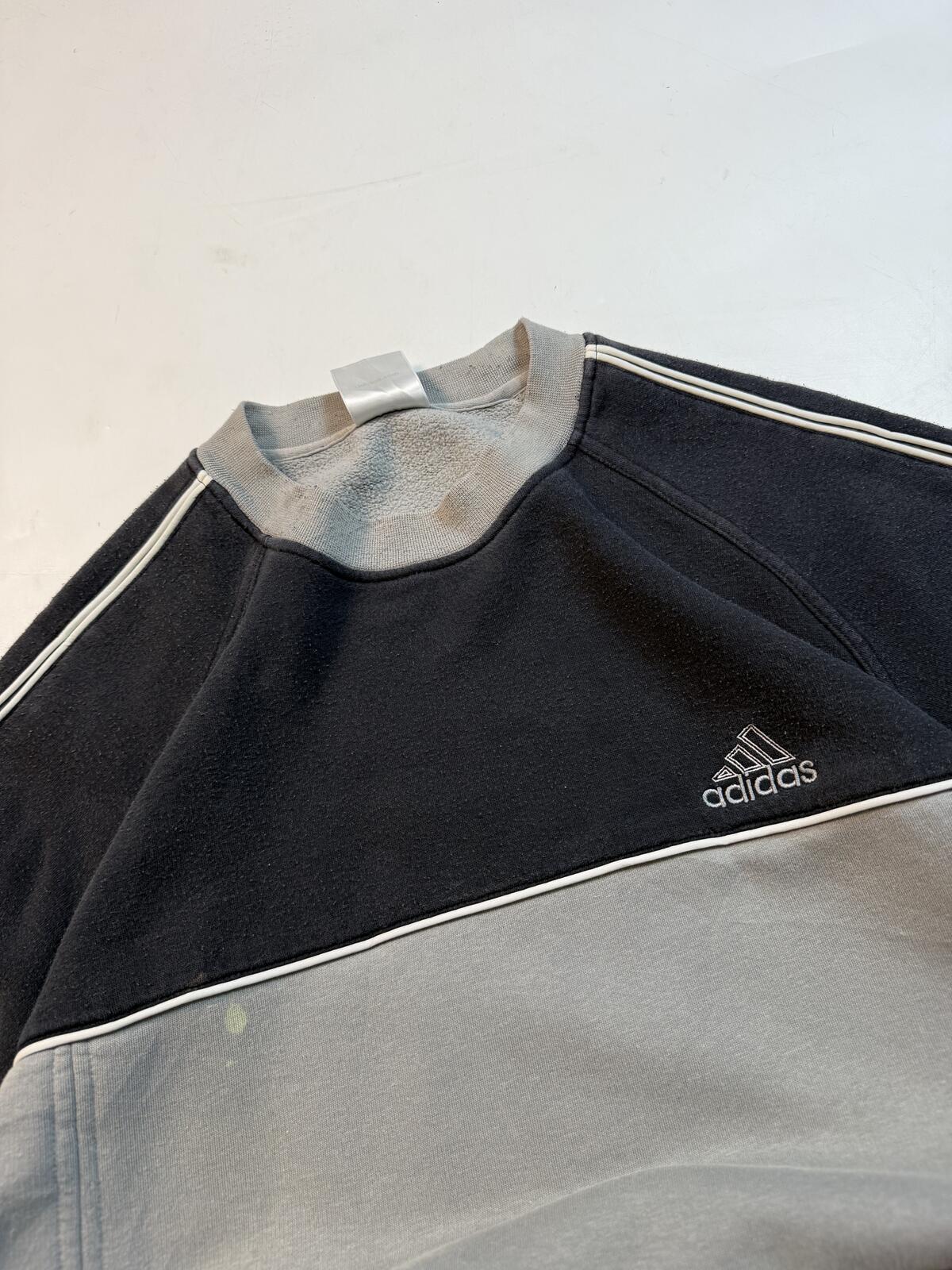 Vintage Adidas small logo sweatshirt (L)