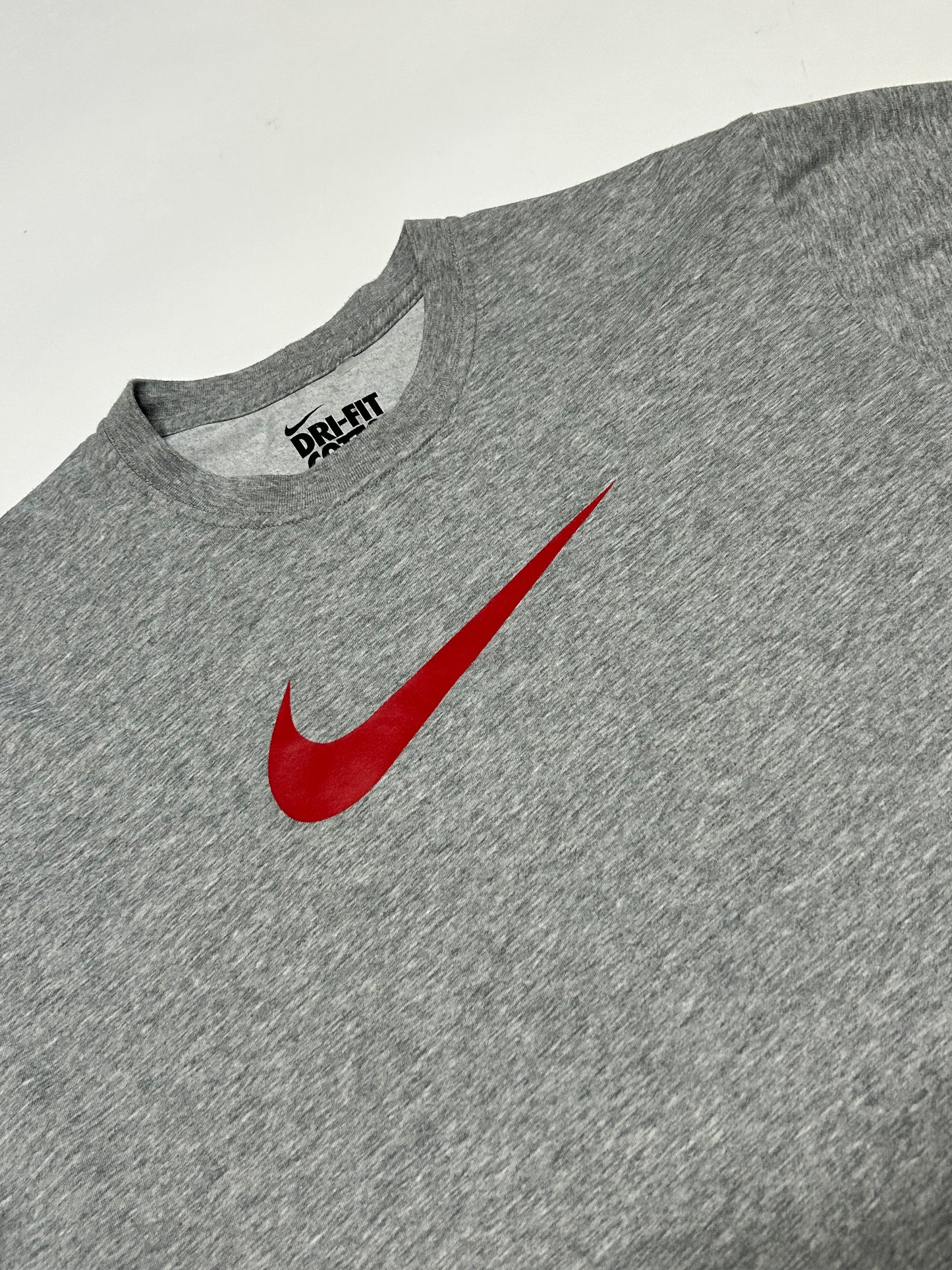 Nike centre swoosh tee (L)