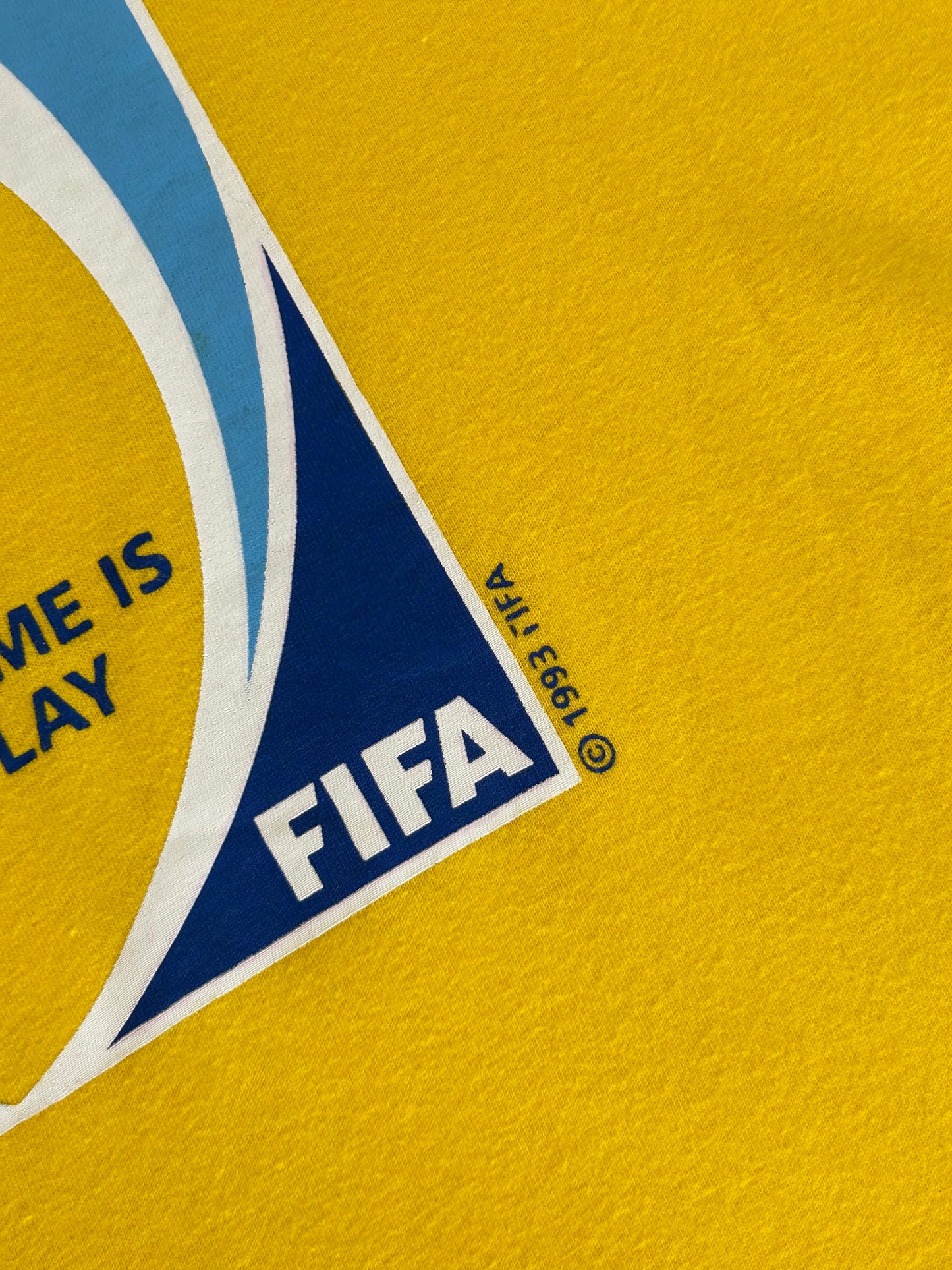 Vintage 90s Adidas Fifa tee (L)