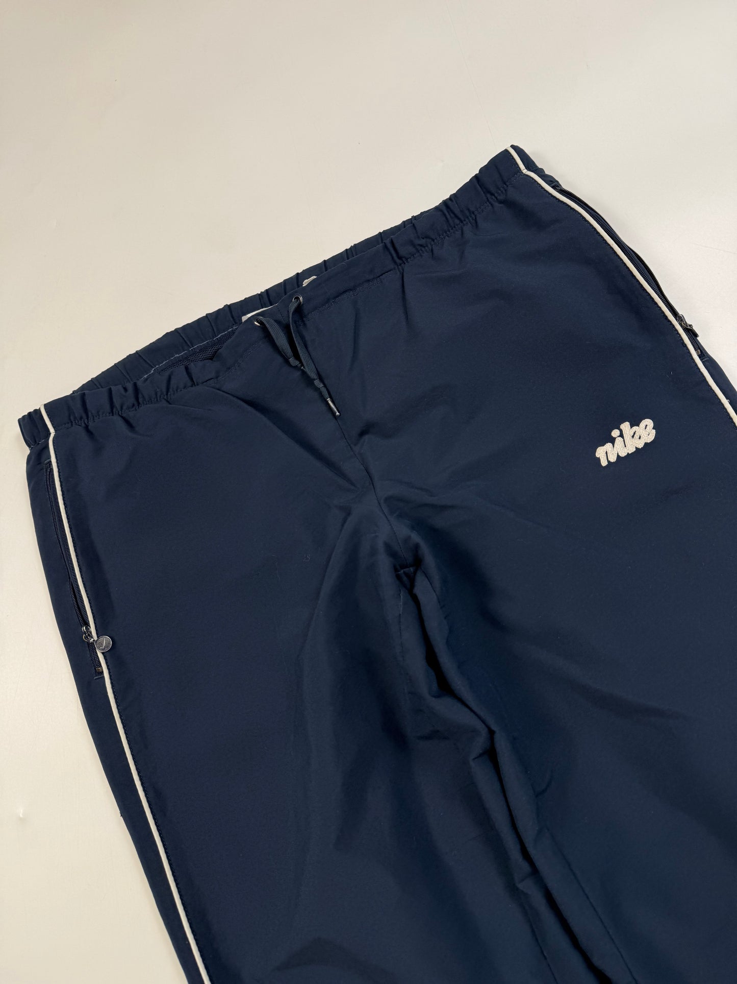 Vintage Nike baggy track pants (M)