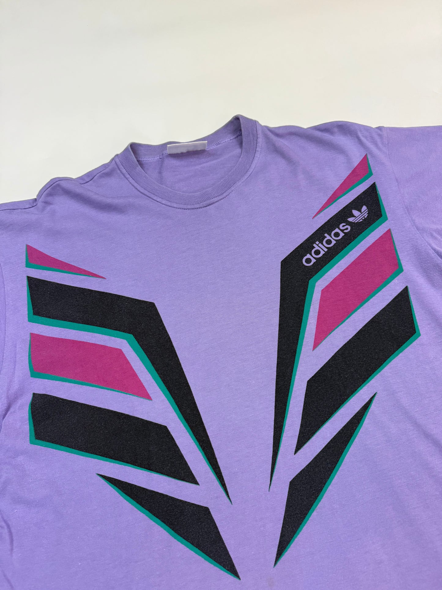 Vintage 90s Adidas abstract tee (S)