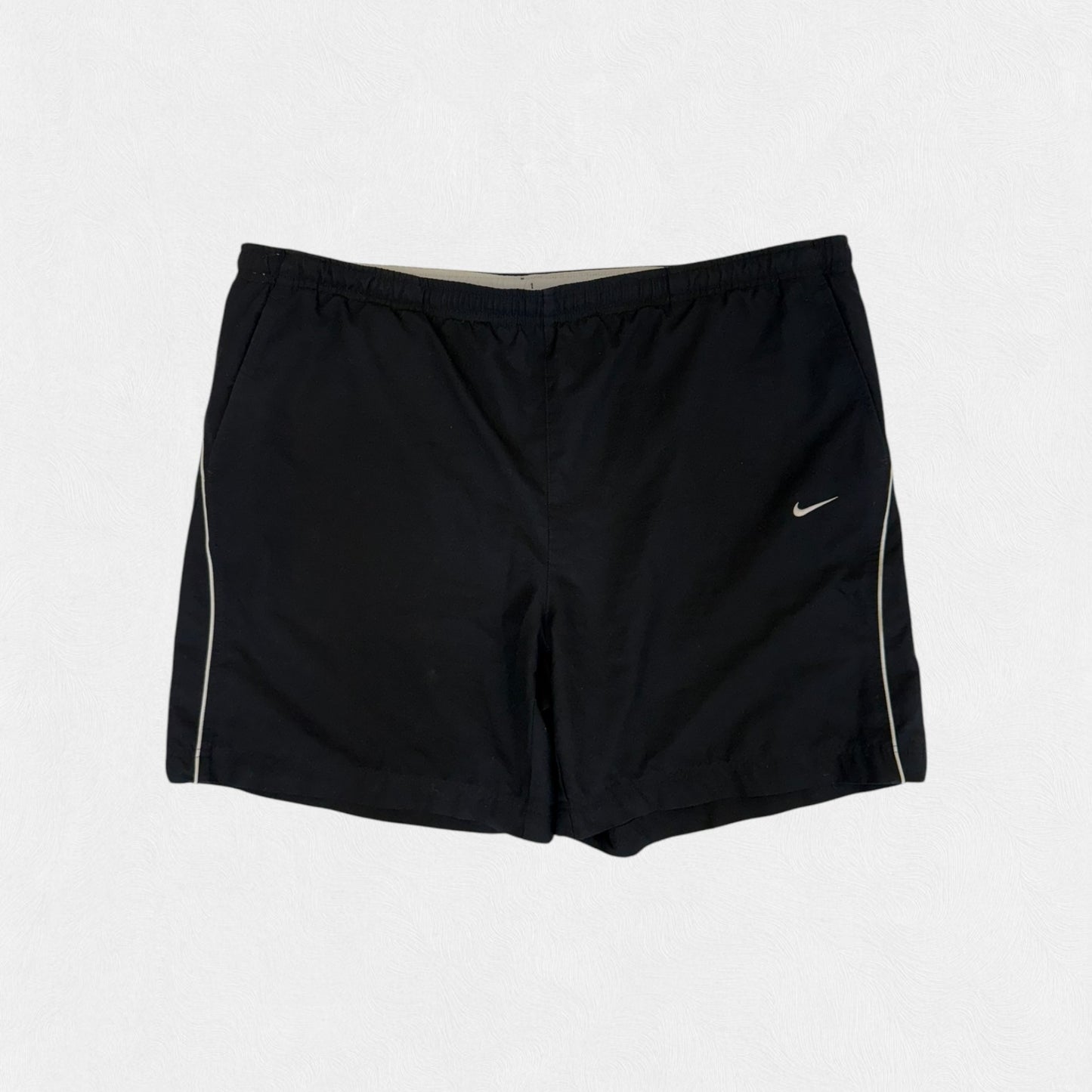 Vintage Nike mini swoosh shorts (XL)
