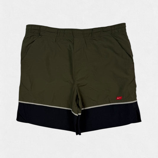 Vintage Nike baggy sport shorts (M)