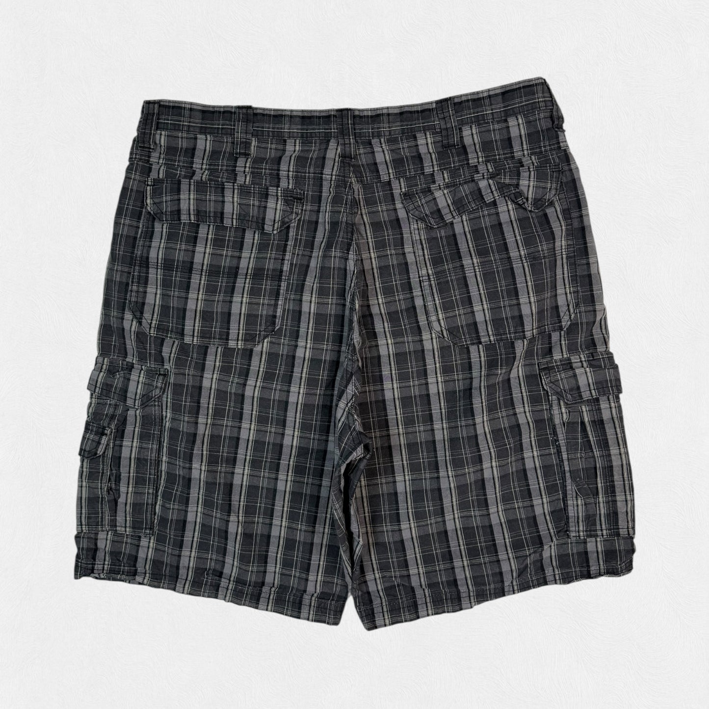 Vintage Wrangler hero baggy checkered cargo shorts (W38)