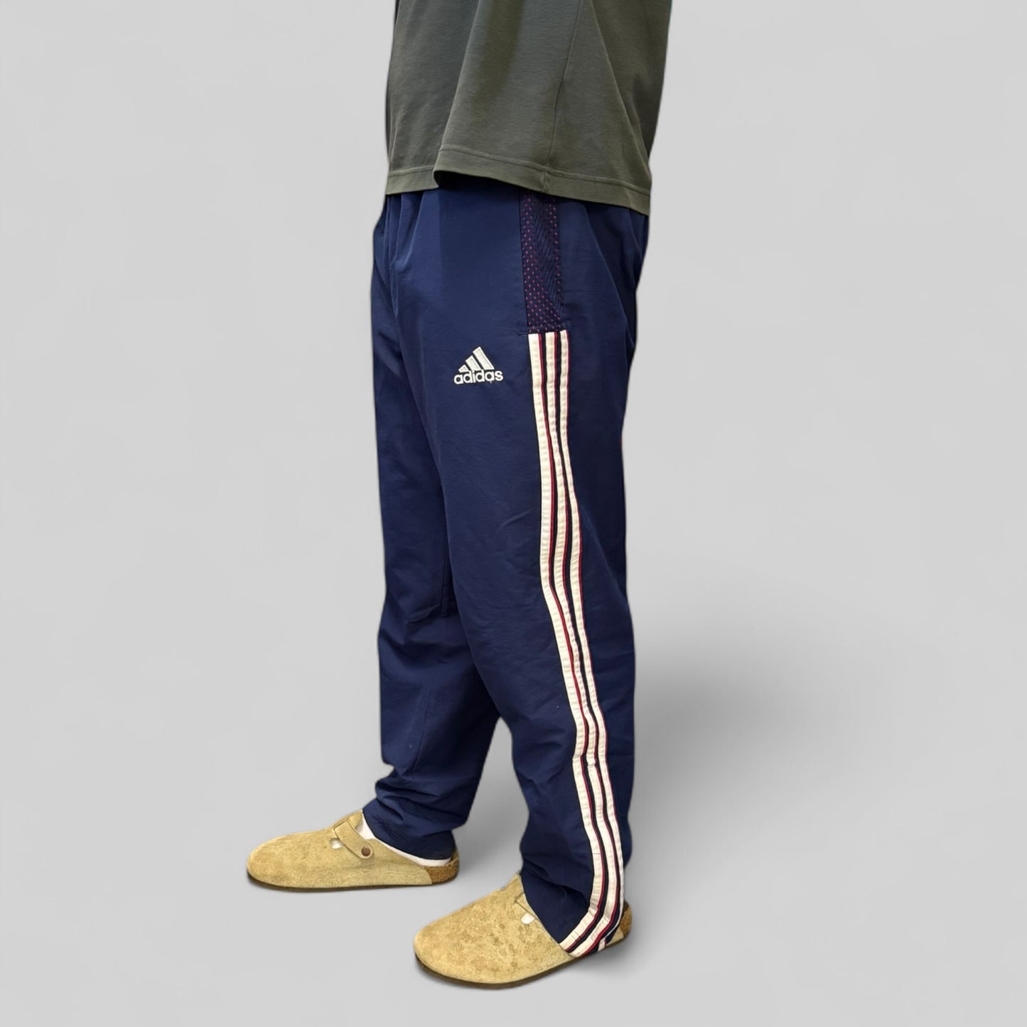 Vintage Adidas baggy track pants (M)