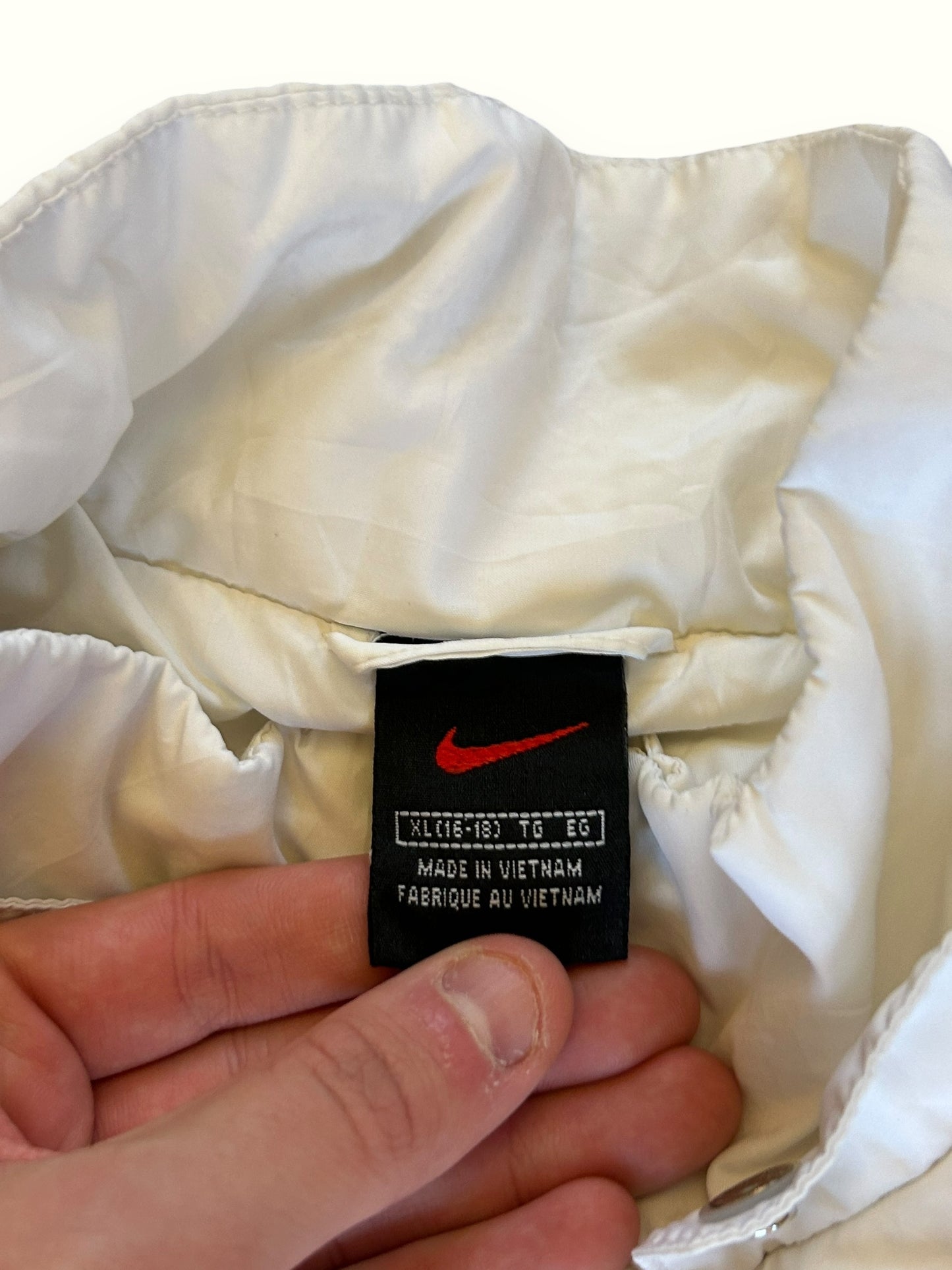 Vintage 90s Nike spell out puffer jacket (XL)