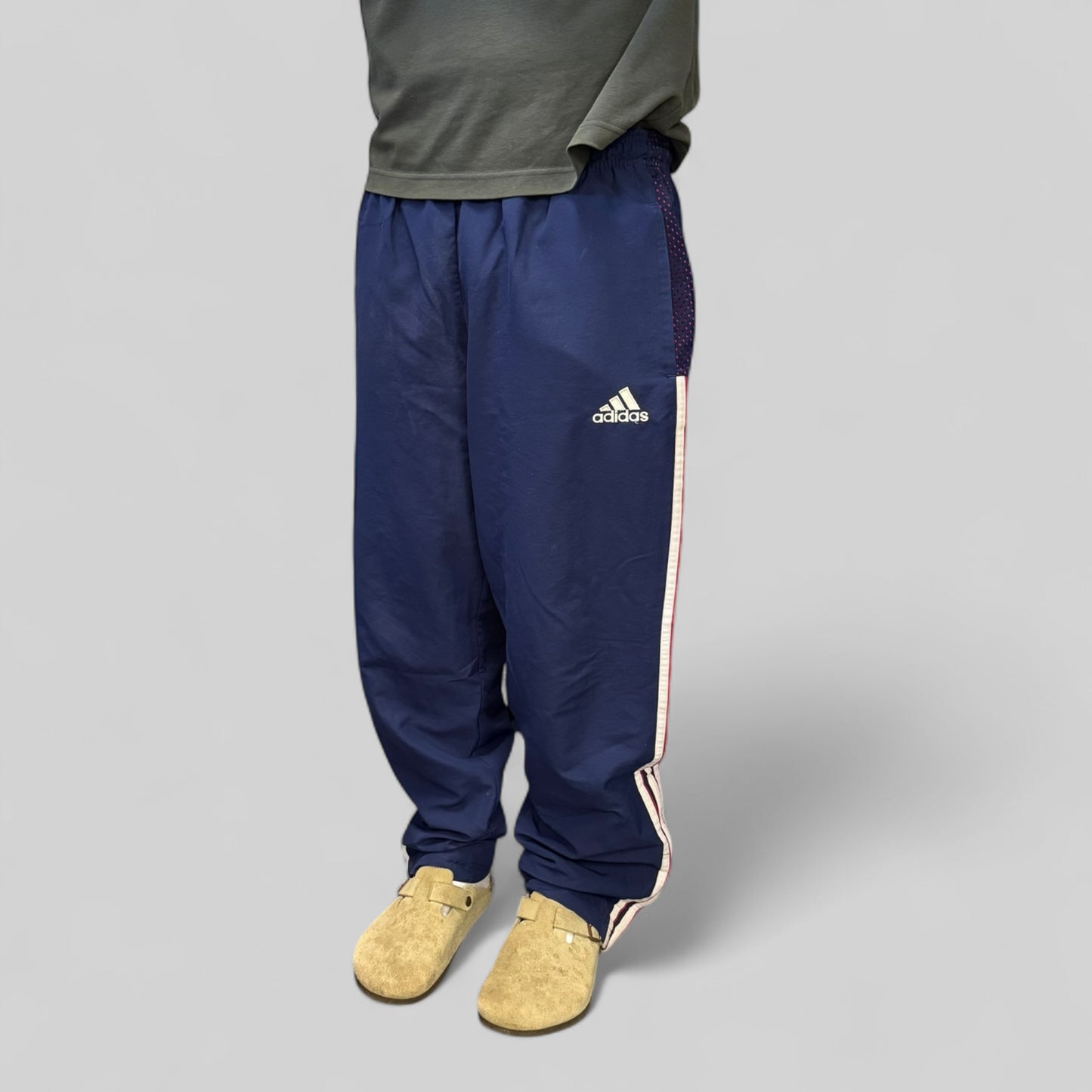 Vintage Adidas baggy track pants (M)