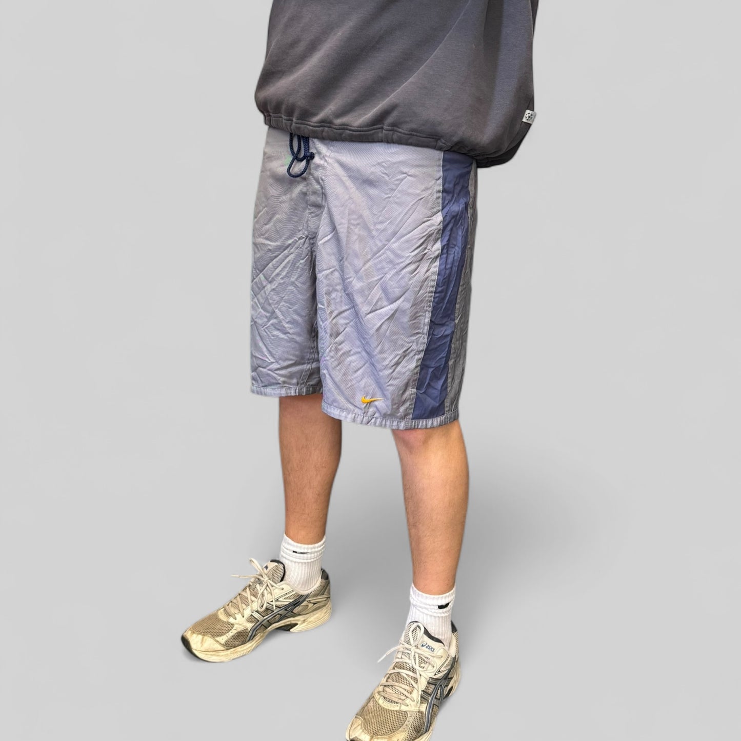 Vintage Nike volleyball baggy side stripe shorts (W34)