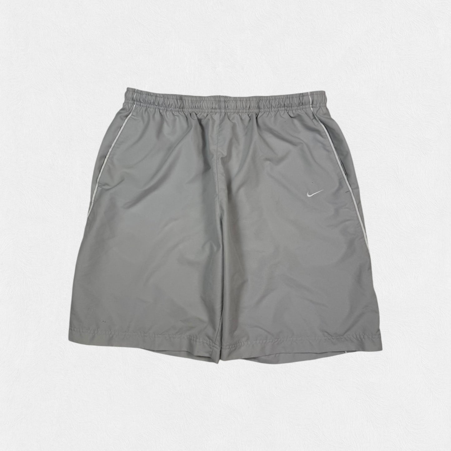 Vintage Nike mini swoosh baggy sport shorts (XL)