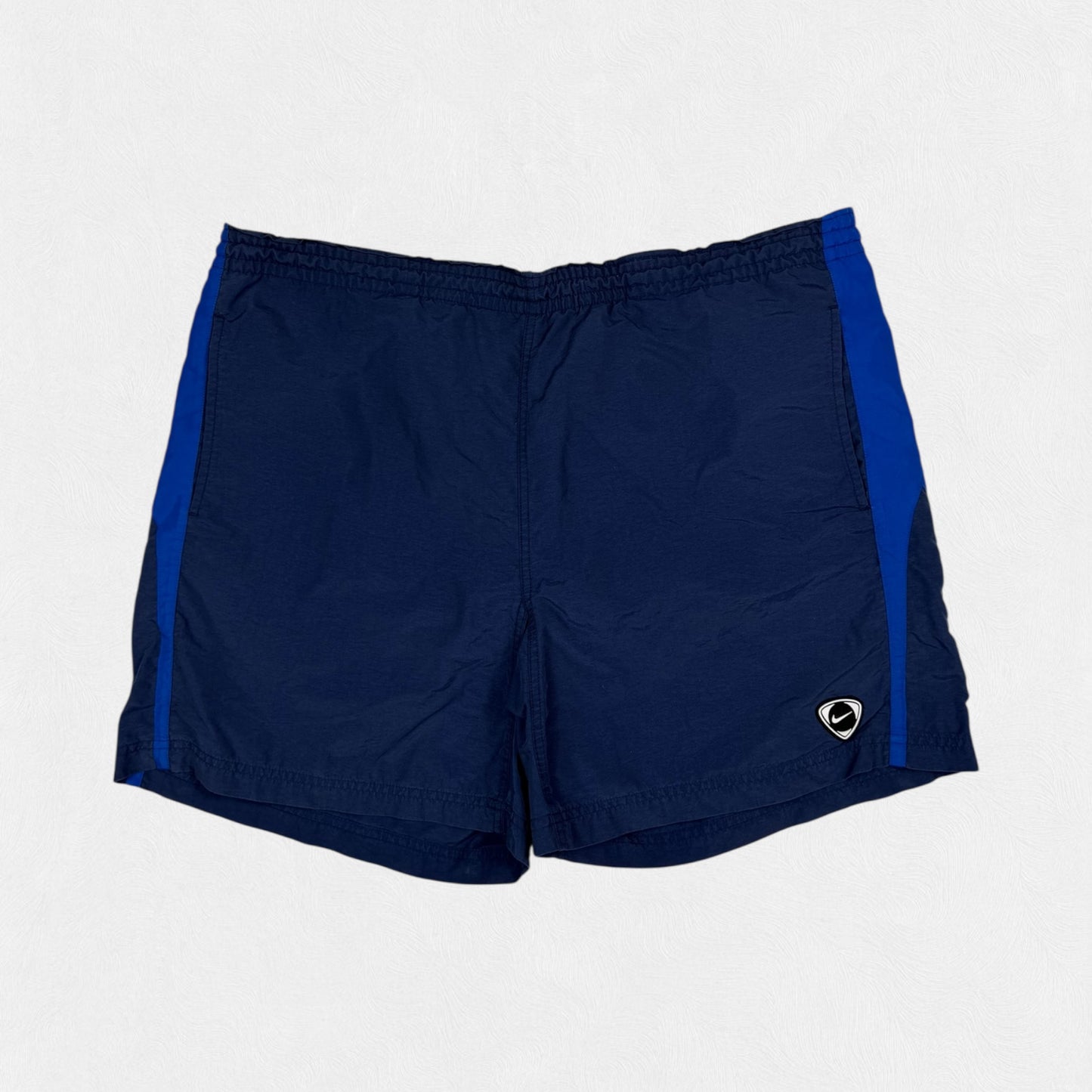 Vintage 90s Nike shield football sport shorts (XL)