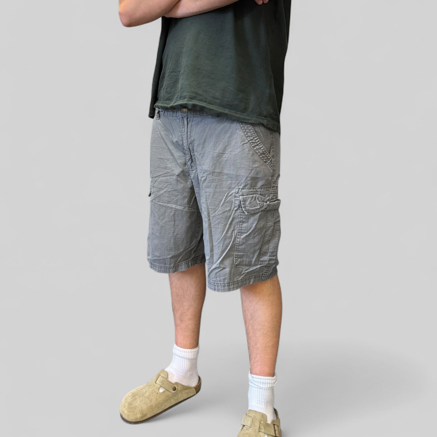 DKNY baggy cargo shorts (W36)