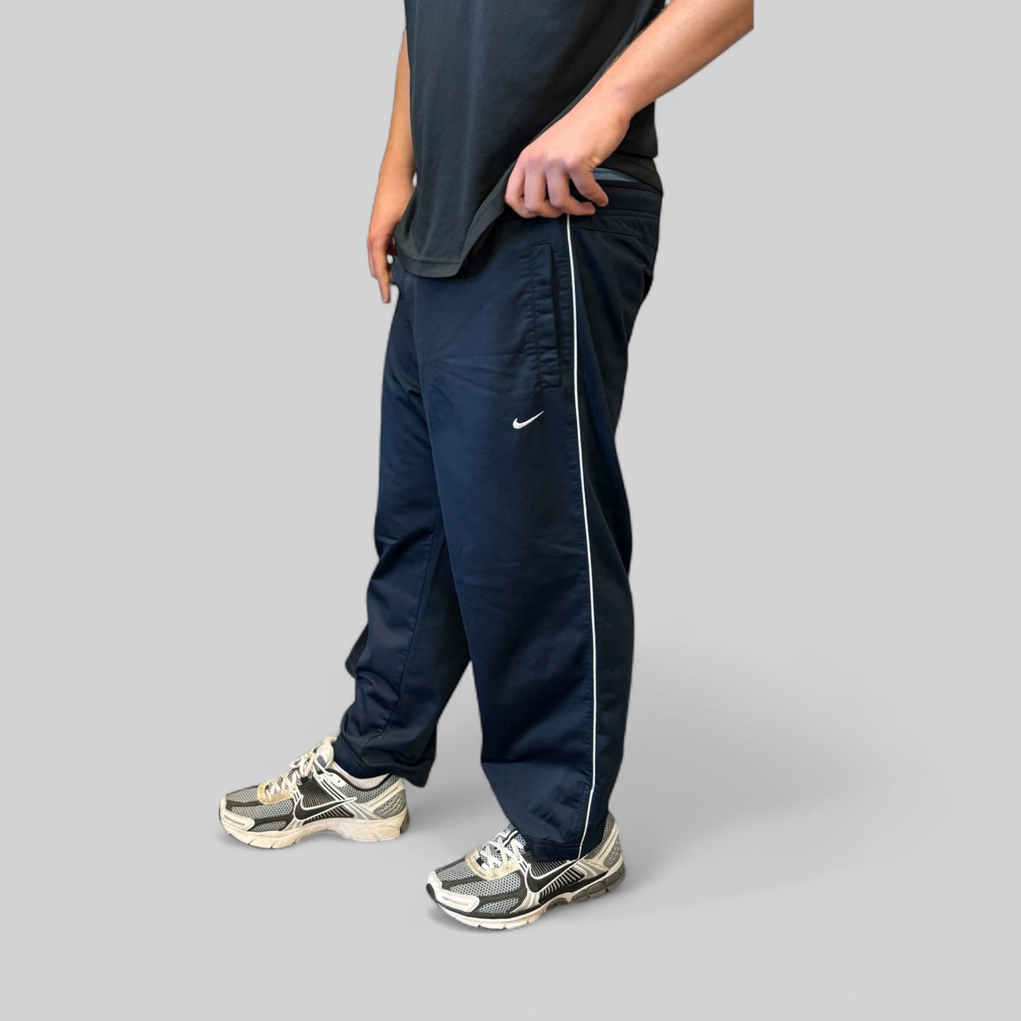 Vintage Nike mini swoosh baggy track pants (M)