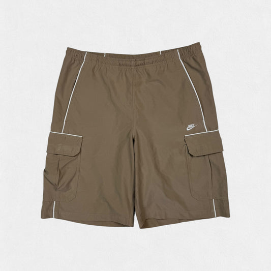 Vintage Nike baggy cargo shorts (M)