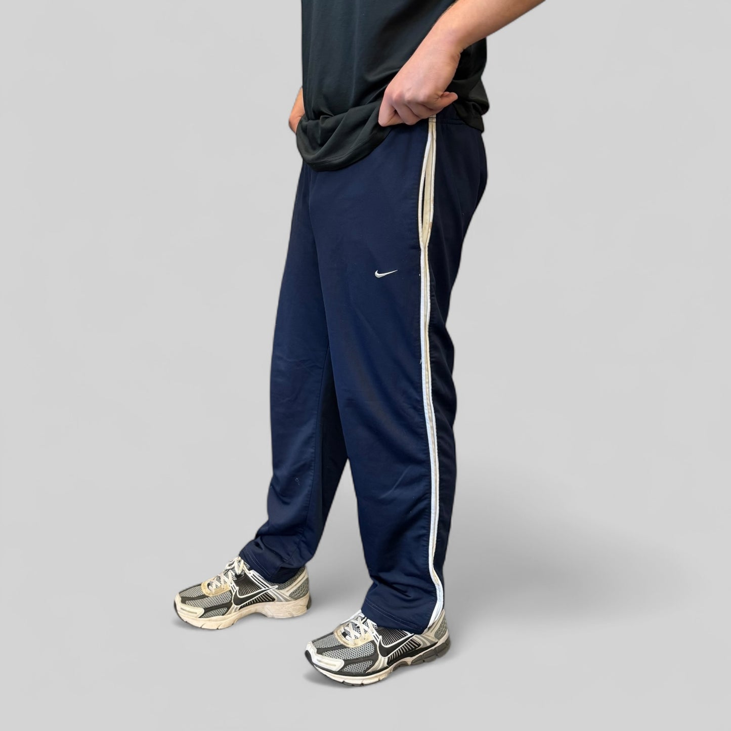 Vintage Nike side stripe track pants (M)