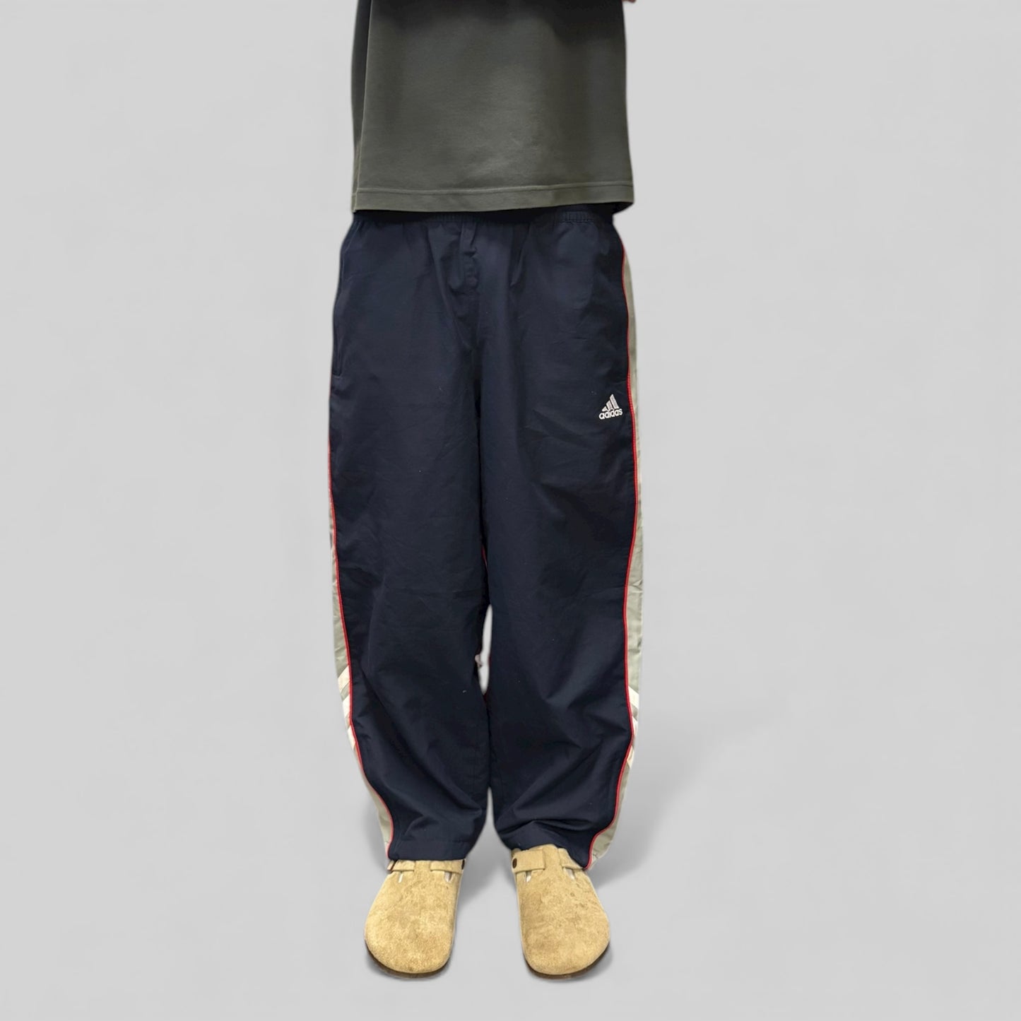 Vintage Adidas baggy side stripe track pants (M)