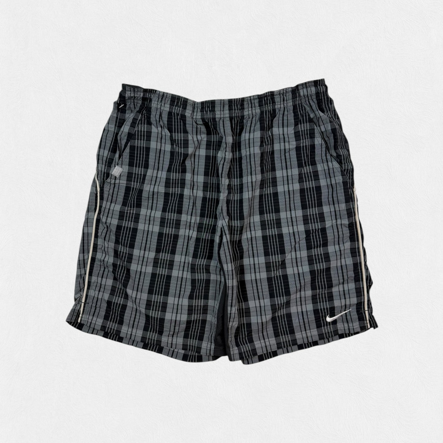 Vintage Nike baggy checkered sport shorts (L)