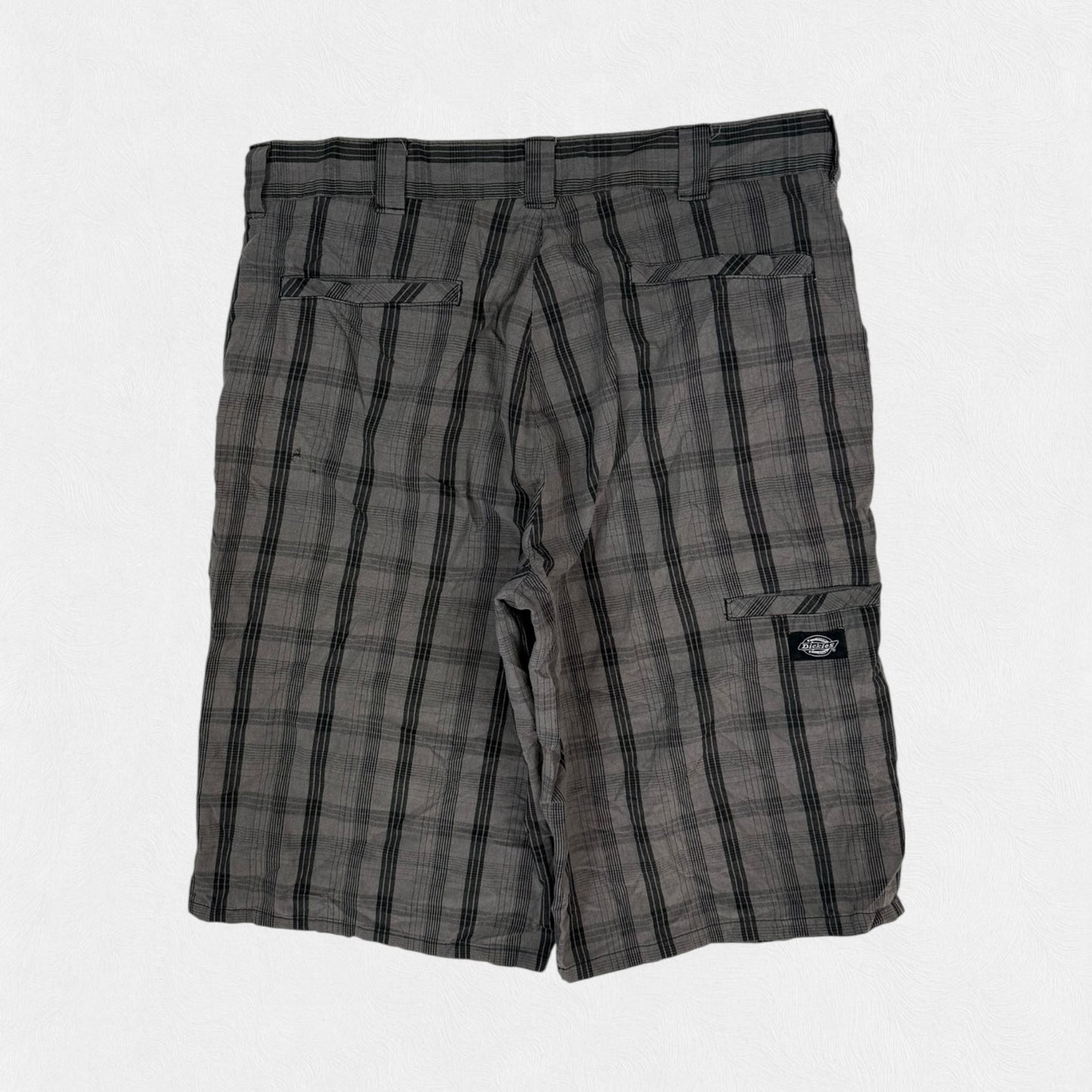 Dickies checkered baggy shorts (W34)