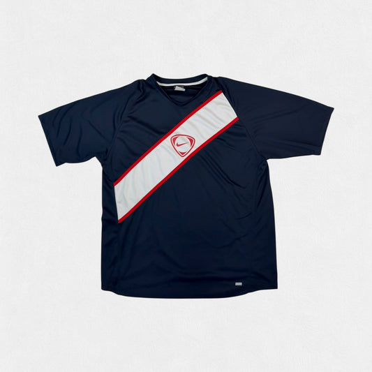 Vintage Nike shield football centre logo tee (XL)