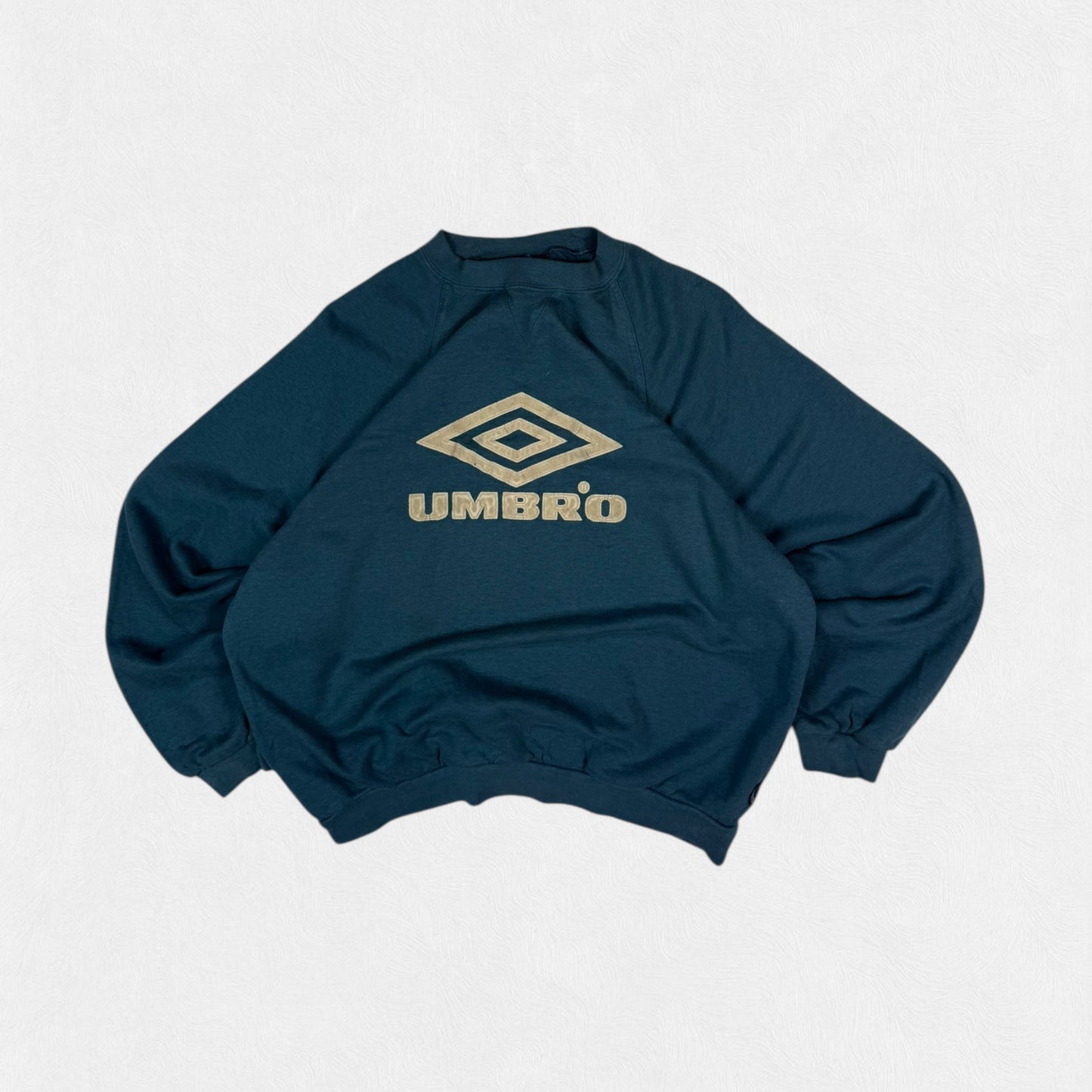 Vintage 90s Umbro centre logo sweatshirt (M)