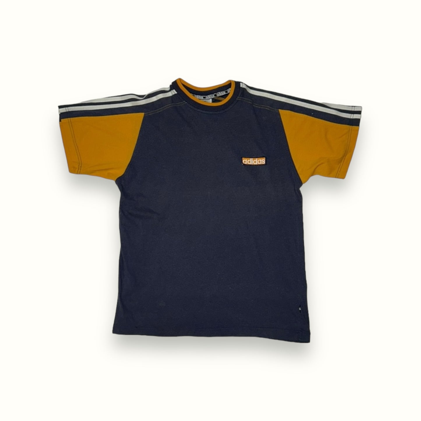 Vintage 90s Adidas tee (M)