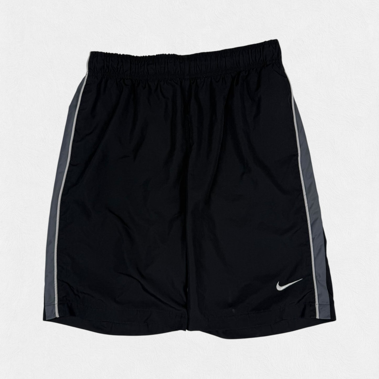 Vintage Nike side stripe baggy sport shorts (M)