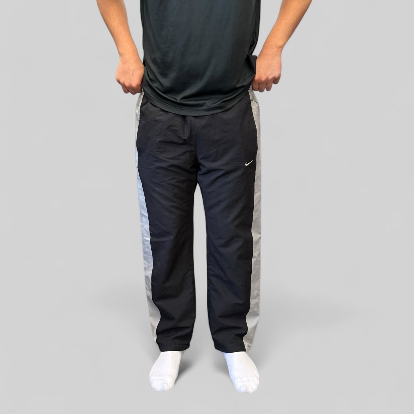 Vintage Nike baggy side stripe track pants (S)