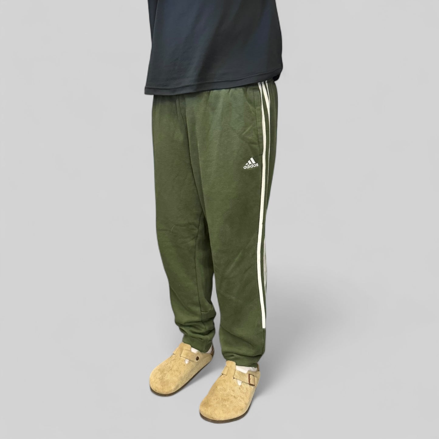 Adidas baggy side stripe joggers (M)