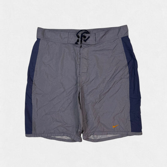 Vintage Nike volleyball baggy side stripe shorts (W34)