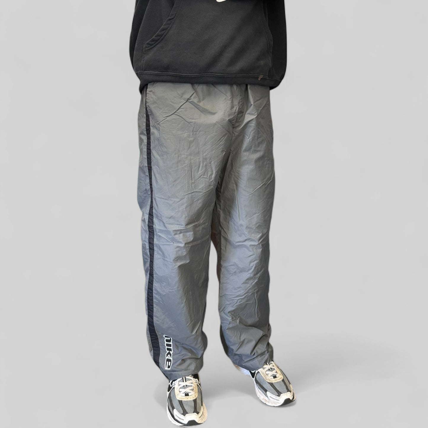 Vintage Nike baggy side stripe track pants (L)