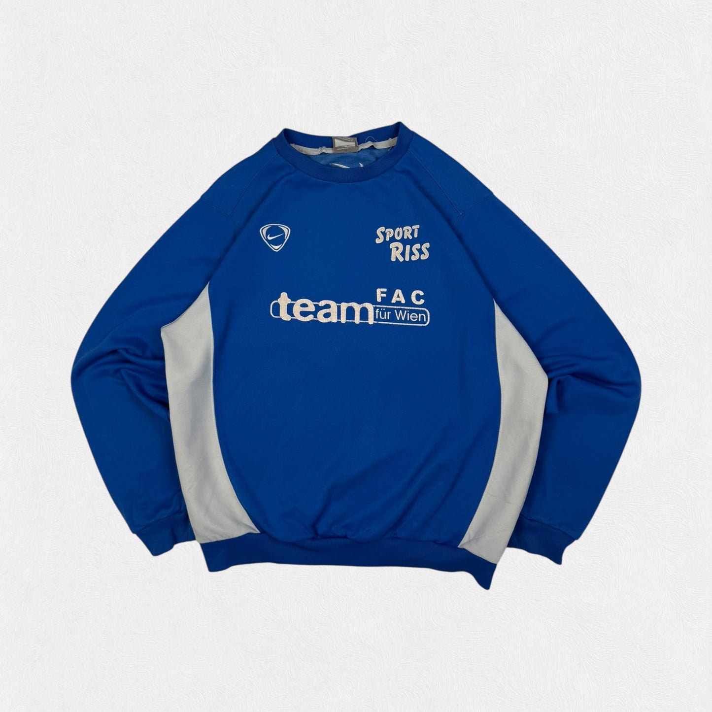 Vintage Nike shield football sweatshirt (S)