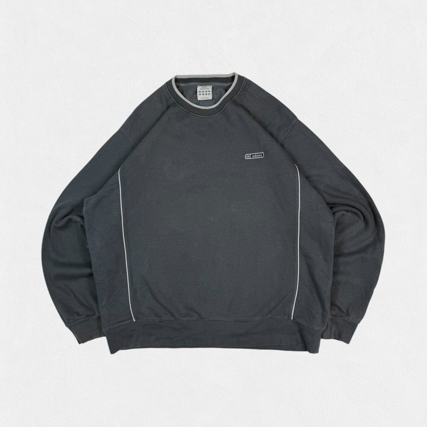 Vintage Adidas boxy sweatshirt (XL)