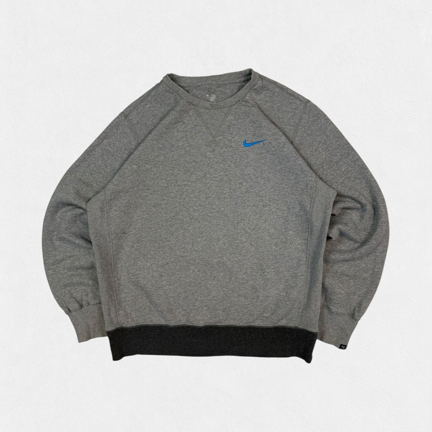 Nike mini swoosh sweatshirt (M)