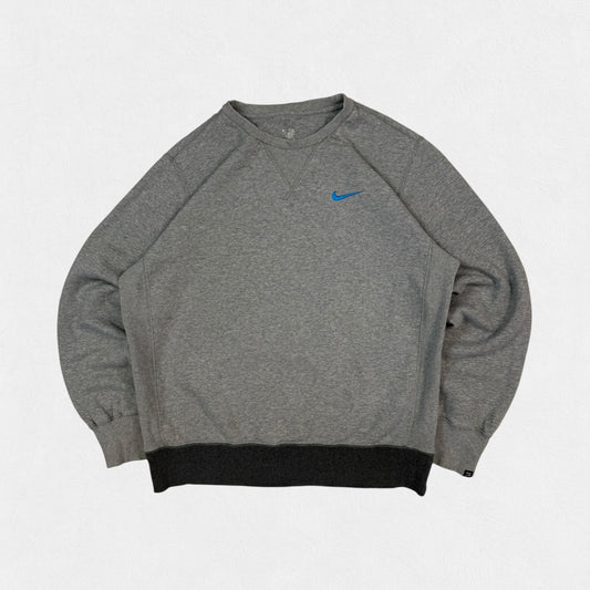 Nike mini swoosh sweatshirt (M)