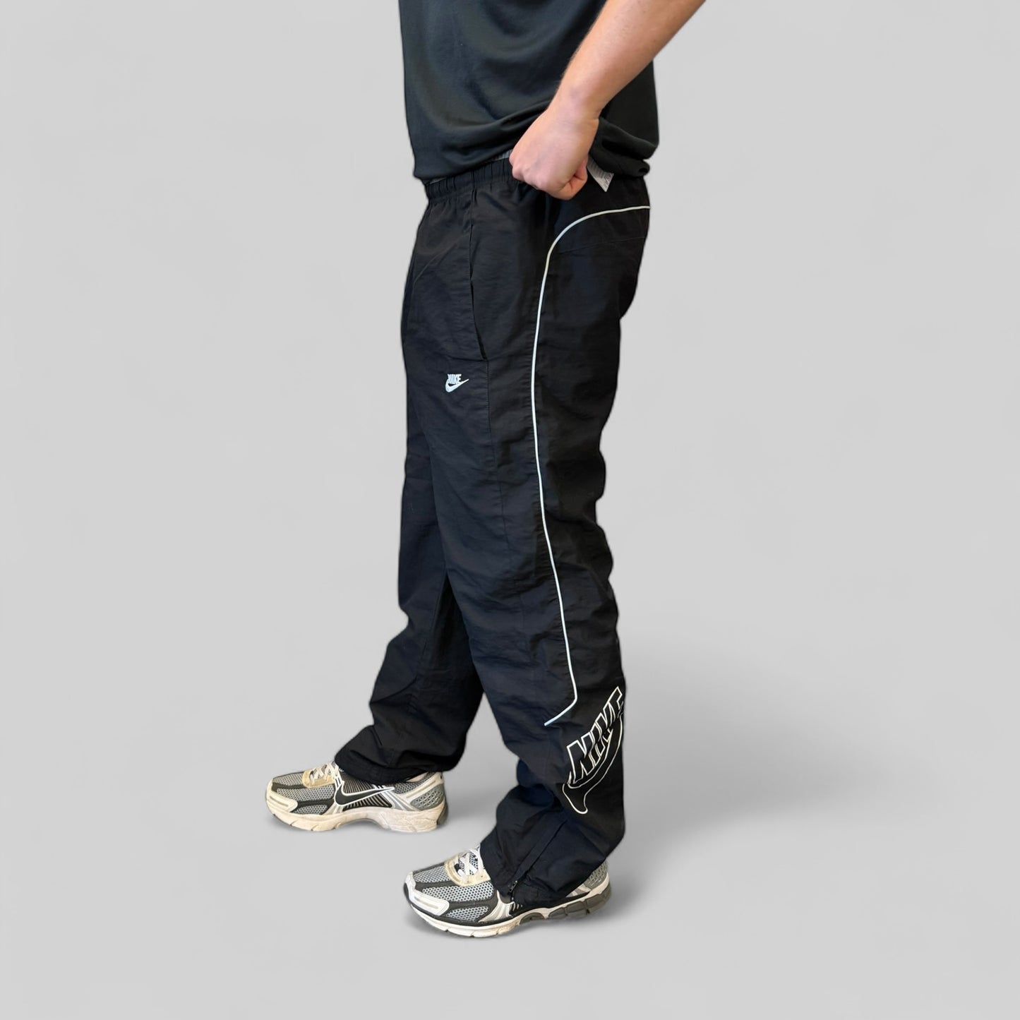 Vintage Nike baggy track pants (L)