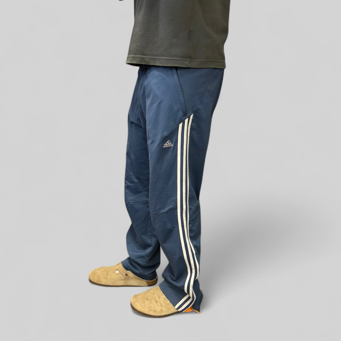 Vintage Adidas baggy track pants (M)